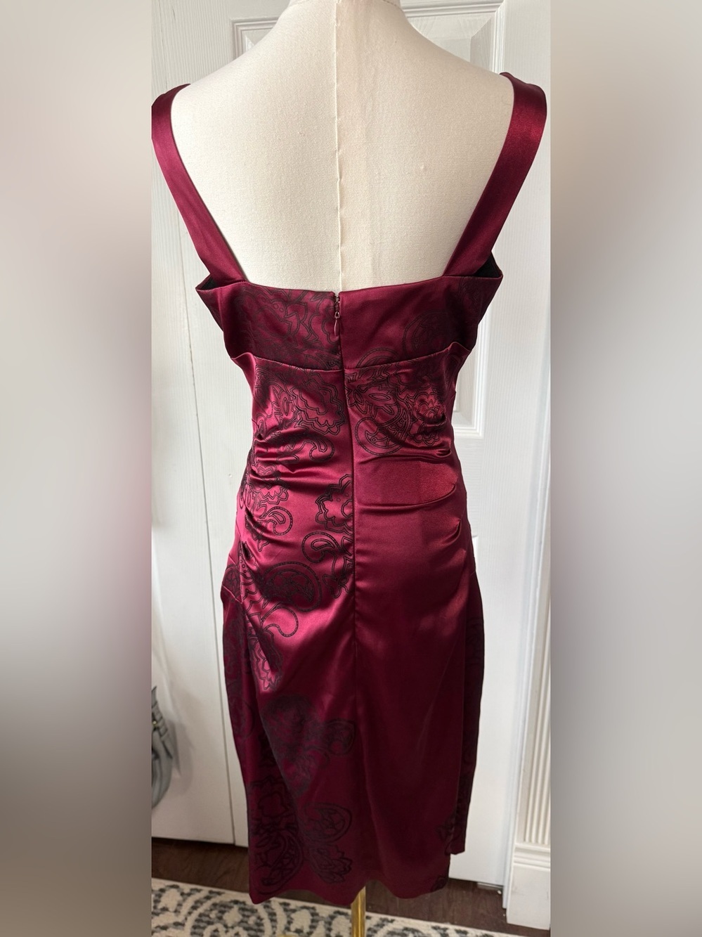 Le Château Burgundy Satin Sheath Cocktail Dress Paisley Print M Made in Canada - Picture 4 of 12